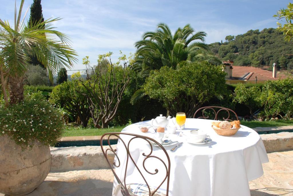 Les Orangers Bed & Breakfast Saint Paul de Vence Exterior photo